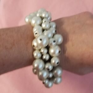 Elegant White Pearl Bracelet | Classic Timeless Jewelry | Sophisticated